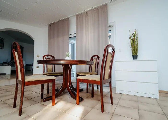 Eifel-rast Appartement *